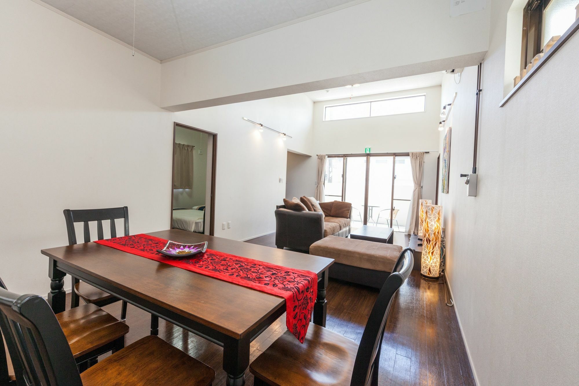 Hide House Villa ชาตัน ภายนอก รูปภาพ